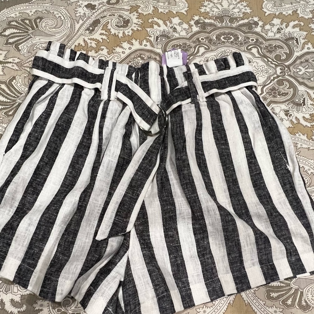 NWOT Women’s Size Small Shorts.
